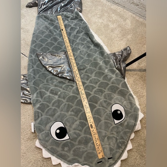 Kids Shark Blanket Sleeping Bag Jay Franco Gray White Teeth Fins - Picture 8 of 10